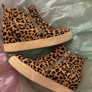 gently worn size 8 Steve Madden Cheetah print booties